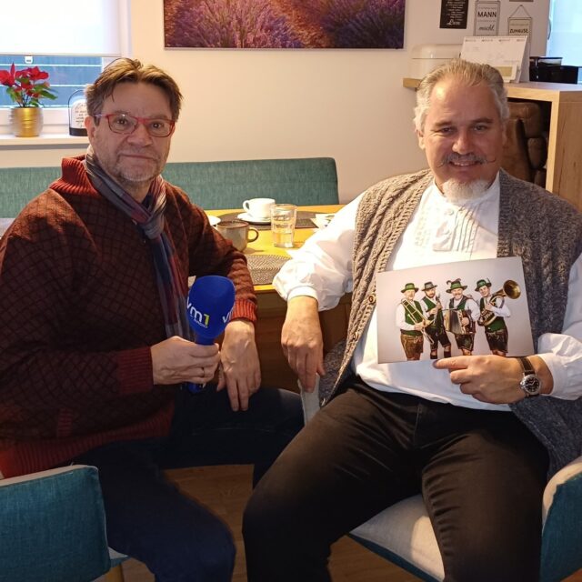 Wir sind mitten drinnen in der Ballsaison! 💃🕺 Landauf, landab wird fleißig das Tanzbein geschwungen und auch unser lieber Karli Lenz widmet sich heute ab 11 Uhr voll und ganz dem Thema "Faszination Tanzmusik" - wir sind gespannt! 🎶