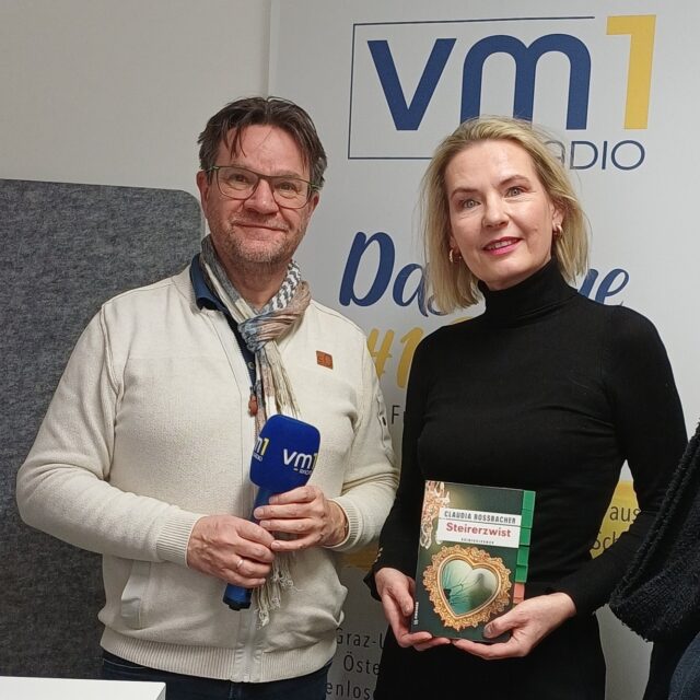 Die heutigen Heimatgrüße werden kriminell! Es geht nämlich um die beliebten und bekannten Steirerkrimis, die ja auch immer wieder im Fernsehen zu sehen sind. 📖 Geschrieben werden diese Krimis von der Autorin Claudia Rossbacher und die ist heute bei unserem "VM1-Kommissar" Karli Lenz zu Gast. ➡ Um 11 Uhr geht's los!