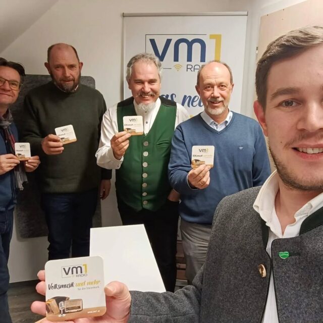 "40 Jahre Fuchsbartl Banda" - das feiert Karli Lenz heute ab 18 Uhr in der heutigen Ausgabe von "Musi und Allerhand aus unser'm Hoamatland" 🎶