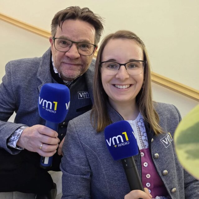 Heute Abend findet zum 75. Mal der Steirische Bauernbundball in Graz statt. 🎶 In Kürze geht es los, Lisa und Karli nehmen uns mit auf's Parkett! 👏🏻

@steirischerbauernbundball @steirischerbauernbund @karli.lenz @poesievonlisa