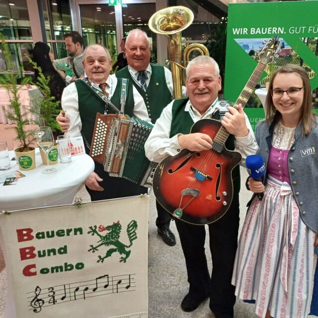 Karli und Lisa waren für euch unterwegs - ein Rückblick auf den Steirischen Bauernbundball 👏🏻🎶 Schön, dass wir von Radio VM1 dabei sein durften - wir freuen uns schon auf's nächste Jahr! 👏🏻

@steirischerbauernbundball @steirischerbauernbund @karli.lenz @poesievonlisa @dielauser @simone.schmiedtbauer @karlheinz_kornhaeusl