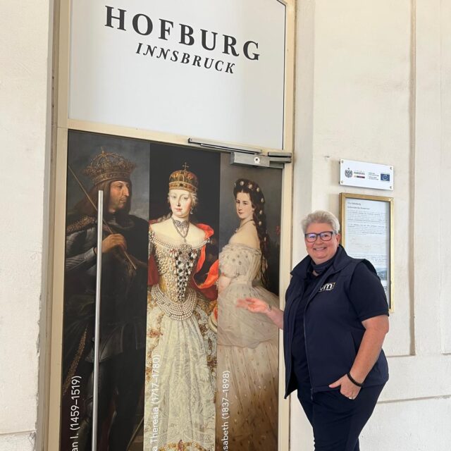 Maximilian I., Maria Theresia und Sisi haben ihre Spuren in Tirol hinterlassen. Lilly Staudigl nimmt uns mit den VM1 Heimatgrüßen mit in die Hofburg Innsbruck. ➡ Ab 11 Uhr tauchen wir ein in die kaiserliche Geschichte Innsbrucks!