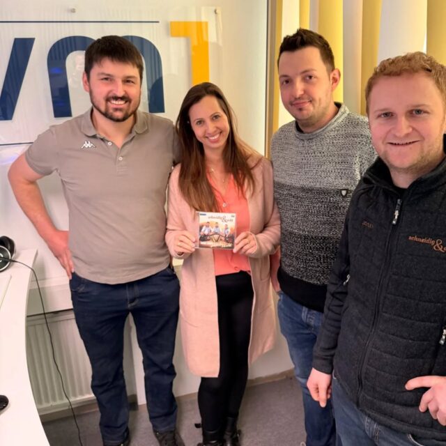 schneidig & echt sind jetzt für euch bei Nadja Heiseler im VM1-Studio zu Gast! 👏🏻 Mit dabei haben sie ihre erste Veröffentlichung! 🎶 Bleibt dran, gleicht geht's ON AIR! 🎤

@schneidig_u_echt