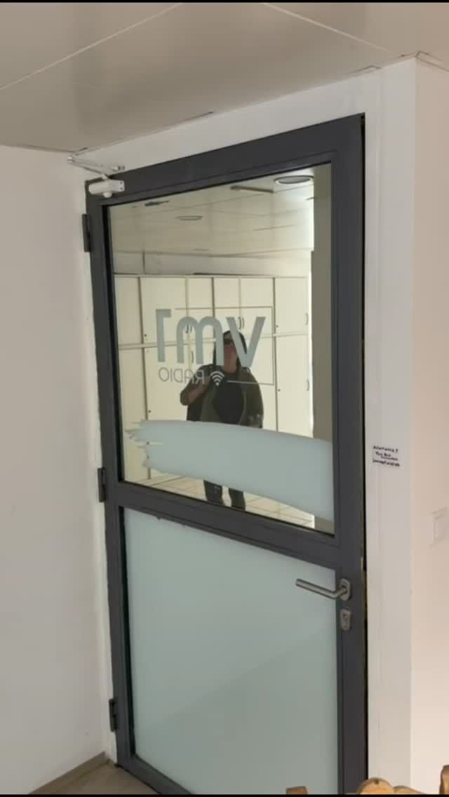 "Mit Musik in's Wochenende" - so lautet auch Kathi Hagers Motto heute im VM1 Nachmittag! 🎶😄 Unter 013 666 77777 nimmt sie eure Musikwünsche entgegen! 🎤