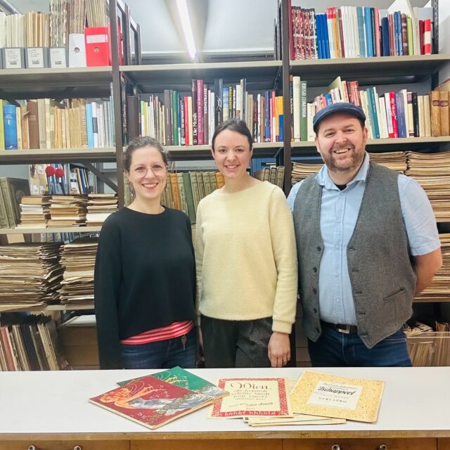 Eva Schöler besucht heute das Wiener Volksliedwerk für uns und stöbert durch die kulturellen Schätze der Wiener Musik! Um 11 Uhr geht's los - seid dabei! 🎶👏

@wiener_volksliedwerk