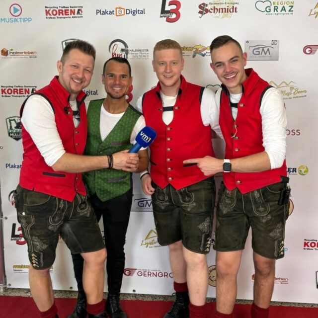 Im heutigen VM1 Frühschoppen blickt Daniel Düsenflitz für uns zurück auf den Ligister Musi Boom! 🎶 Ab 11 Uhr hört ihr Musik und Interviews u.a. von David Traumüller (Ligist 3), Die  Hafendorfer, Christian Gruber, Die Edlseer, Junge Paldauer, Die Junker, Helmut Hussler uvm. ➡️ Seid dabei und lasst euch das nicht entgehen! 👏🏻

@danielduesenflitz_official @ligist3 @diejunker @die_edlseer_official @helmuthussler @junge.paldauer @hafendorfer @aufgeiger_christian