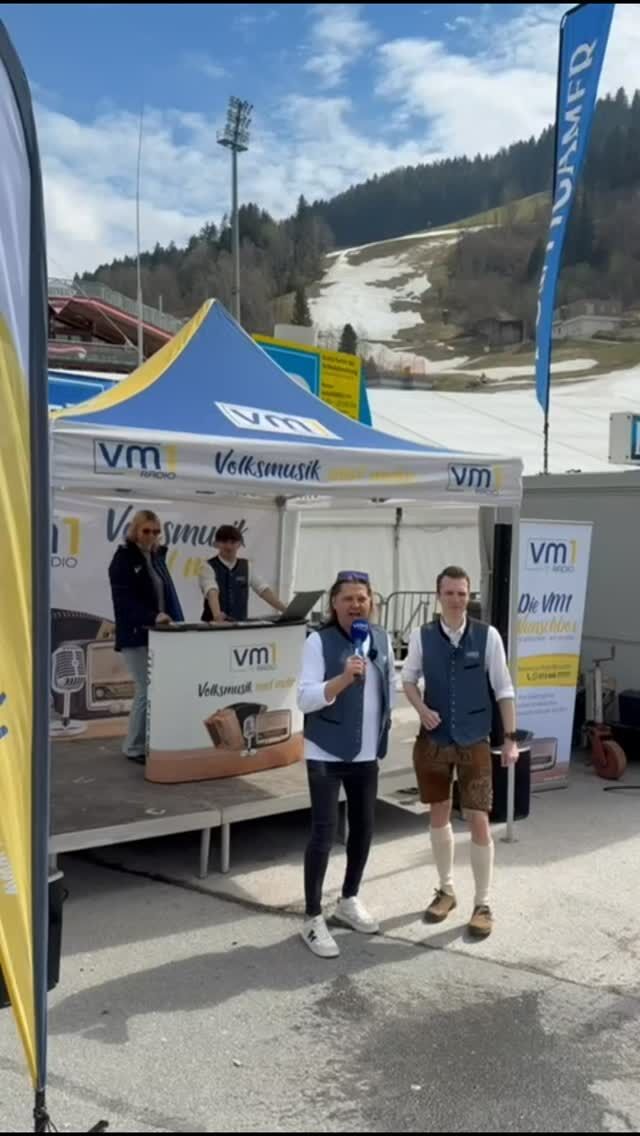 Weiter geht's mit Radio VM1 bei der Puntigamer Musikanten Ski WM in Schladming! 👏🏻 Kommt vorbei und lasst euch diese einzigartige Stimmung nicht entgehen! 🎶🎤

@puntigamermusikantenskiwm 
@wolfgang.c.gmoser 
@bammerphilipp
