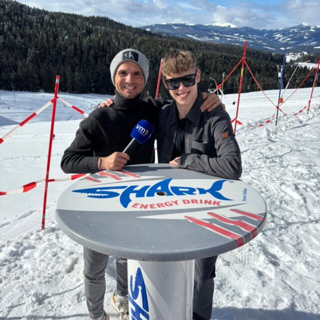 Heute ab 14 Uhr hören wie Daniel Düsenflitz und den jungen Schlager-Newcomer Nico Hammer hier bei uns auf Radio VM1. 👏🏻 Schaltet ein und seid dabei! 😃

@danielduesenflitz_official