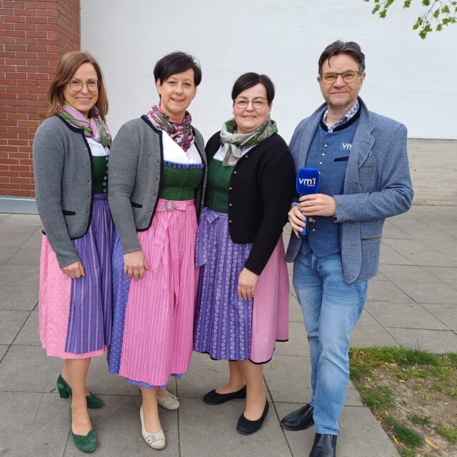 42 Kilometer lang ist die "Straße der Musik" in der schönen Oststeiermark! Die Themenstraße erstreckt sich von Birkfeld über Gasen, Breitenau bis hin zu Pernegg und bietet das ganze Jahr über tolle musikalische Veranstaltungen. 🎶 

Heute meldet sich Karli Lenz mit den VM1 Heimatgrüßen aus der Marktgemeinde Anger in der Oststeiermark! ➡ Dort hat in der Vorwoche ein Presseauftakt zur Weiterentwicklung der „Straße der Musik“ stattgefunden. Ab 11 Uhr erfahren wir mehr über die zukünftigen Pläne der Region! 👏

@die_edlseer_official