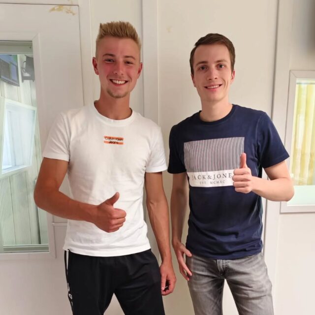 Jetzt begrüßen wir einen jungen Newcomer im VM1 Studio! ➡️ Die Debütsingle "Sprühkleber" von Luggi Lu sorgt für Stimmung und heizt aktuell die Partyzelte ein! 🎶

@luggi_lu_official