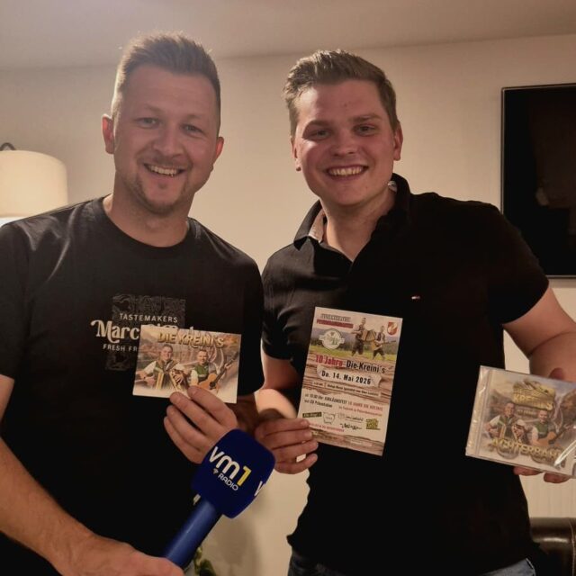David Traumüller hat Kevin und Steve von "Die Kreini's" getroffen, die beiden haben nämlich doppelt Grund zur Freude: sie feiern ihr 10-Jahre-Jubiläum und präsentieren ihr neues Album "Achterbahn" 👏 Um 16 Uhr hört ihr mehr dazu im VM1 Nachmittag! 🎶

@diekreinis @david_traumueller