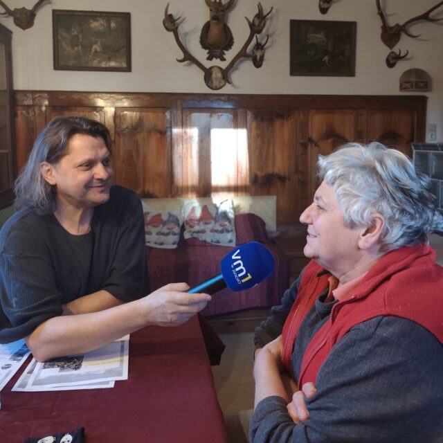 Tirols ältester Bio-Bauernhof steht in Arzl bei Innsbruck: der Bio-Hof Appler-Wach. 🍆🥕🍅🥔🥦 Und genau dort ist Wolfgang Gmoser für uns zu Gast und spricht mit Christoph Appler und Loni Appler-Wach darüber, was BIO eigentlich bedeutet, über die Bio-Box und wie man einen Bio-Familienbetrieb seit über 50 Jahren hält. ➡ Ab 11 Uhr hören wir mehr!

@lonis_bioprodukte @biobox_tirol