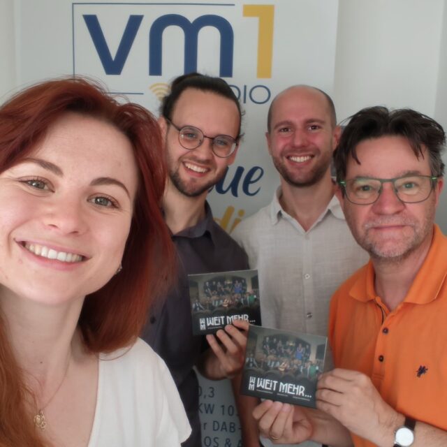Gleich drei Gruppen begleiten uns heute ab 18 Uhr durch den Sonntag-Abend: die KremserKellerMusi, G´strichn vui und Xangsversteirerung stellen gemeinsam mit Karli Lenz ihre neue CD "Weit mehr" vor. 👏

@kremserkellermusi @gstrichn_vui @xangsversteirerung @karli.lenz