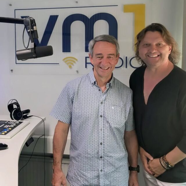 Wir von Radio VM1 sind offizieller Medienpartner der Kegel WM 2026. 🎳 Werner Daberto ist jetzt bei uns im VM1 Studio zu Gast und hat euch etwas mitgebracht:

➡️ 3x2 Tickets für die Kegel WM in Schwaz (einzulösen bis 6. Juni)

Schreibt uns ein Mail an 📨 radio@vm1.at und mit etwas Glück gehört ihr zu den 3 Beschenkten! 👏🏻