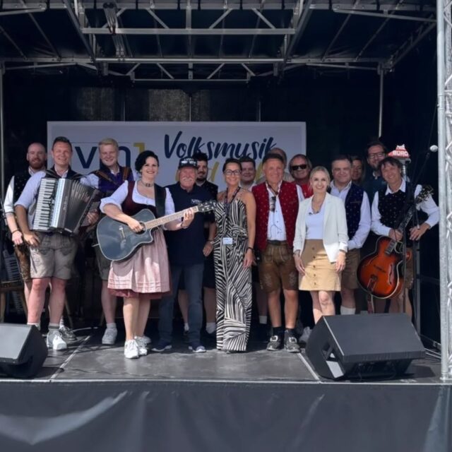 Vielen Dank Mutterer Alm - es war uns ein Volksfest 😀 schön, dass ihr heute alle beim VM1 Frühschoppen mit dabei wart, bei bestem Wetter und bester Stimmung! 👏🏻🎤🎶

@innsbruck_muttereralm @danielas.musik @marioundchristoph_music @feschnrock @die.schneidign @vh_eventverleih @ingorottermoderator