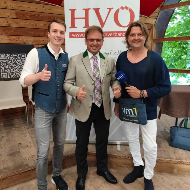 Wir grüßen von der Harmonika Weltmeisterschaft in St. Vigil - mit Vizepräsident des HVÖ Gottfried Hubmann. 👍 Philipp Bammer und Wolfgang Gmoser sind für euch mit dabei und nehmen uns in den kommenden Tagen auch im VM1-Programm immer wieder live mit! 🎤

@bammerphilipp @wolfgang.c.gmoser