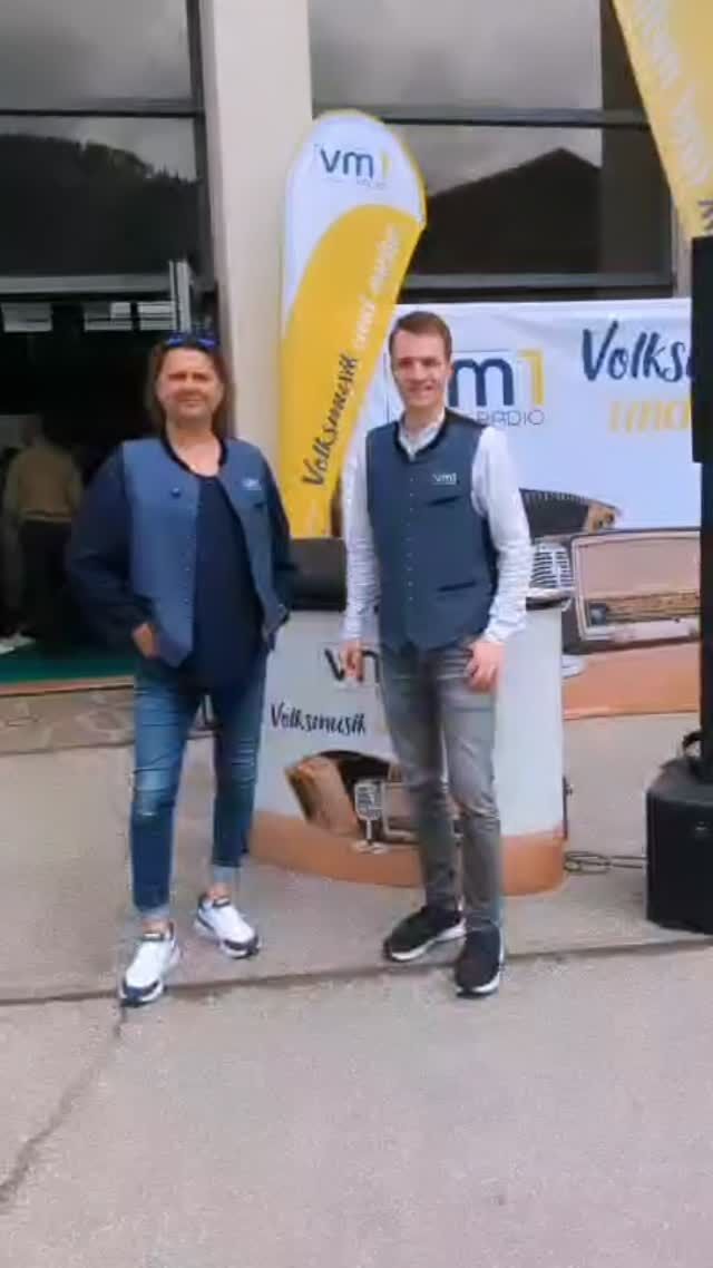 Weiter geht's bei der Harmonika Weltmeisterschaft in St. Vigil! 👏🏻 Wolfgang Gmoser und Philipp Bammer senden live vor Ort und nehmen uns zu diesem musikalischen Spektakel mit! 🎶

@wolfgang.c.gmoser @bammerphilipp @hvoe_harmonikaverband