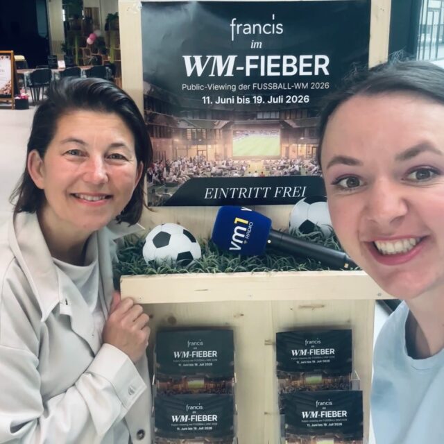 In wenigen Tagen startet die Fußballweltmeisterschaft. ⚽ Gemeinsam erleben kann man sie beim Public-Viewing im „francis“ in Wien. Eva Schöler ist heute mit den VM1 Heimatgrüßen vor Ort und schaut sich für uns um, was die Zuschauerinnen und Zuschauer dort erwartet. ➡ Um 11 Uhr geht's los!

@francis_im_althanquartier