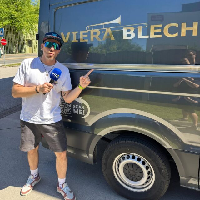 Heute ab 20 Uhr präsentiert Alex Wartner die neue Viera Blech CD „Kein Ende naht“. 💿 Er spricht über die neuen Titel, die Aufnahme bei ihrem Techniker Martin Lang von 17Studios, das Tourleben und vieles mehr. Und das alles aus dem Tourbus und on tour. 👏🏻

@viera.blech
@17studios
@tyrolis_music
@wartner.alex