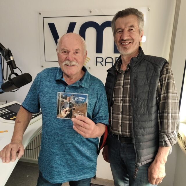 Um 11 Uhr geht's los mit dem VM1 Frühschoppen und Ingo Rotter. 🎶 Heute zu Gast ist Oswald Sattler mit seinem aktuellen Album "Flammende Berge". Der leidenschaftliche Musiker und Agrarwirt hat allerhand zu erzählen - wir freuen uns! 👏