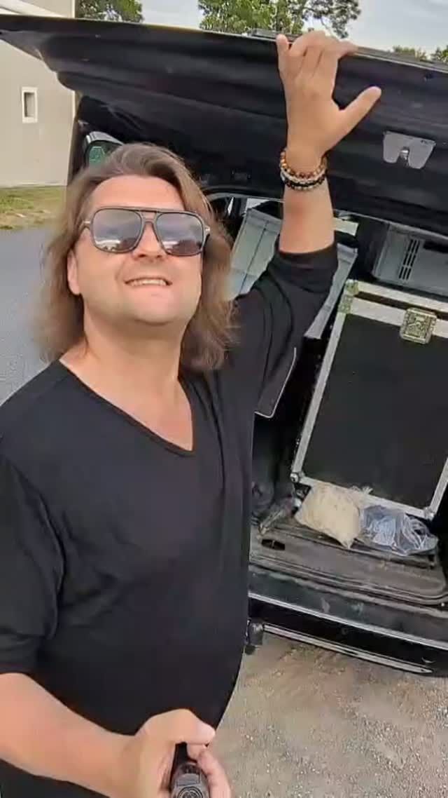 Unser lieber Wolfgang macht sich auf den Weg... Aber wohin? 🤔 Am Montag-Nachmittag hört ihr mehr, live aus der Thermen-Konditorei Ulreich in Fürstenfeld. 👏🏻

@wolfgang.c.gmoser @suesses_von_ulreich