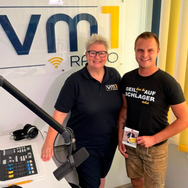 Marcel Schlager ist jetzt ab 16 Uhr live bei uns auf Sendung im VM1 Nachmittag. 🎤 Mit dabei hat er seine neue Single "Bussi Baby Bier". Wir freuen uns! 🎶

@marcel_schlager_official