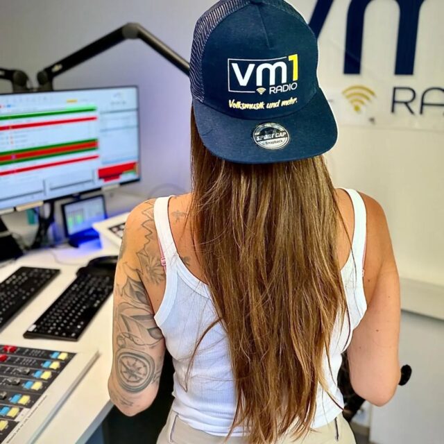 Guten Morgen, Österreich! 👋🏻 Wer begleitet euch denn heute im VM1 Studio beim Aufstehen, habt ihr's erkannt? 🤔😃