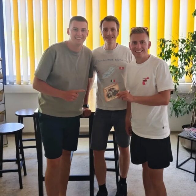 Die jungen Waldensteiner präsentieren heute bei uns auf Radio VM1 ihr neues Album: Der absolute Schlager. 🎶 Das bringt absolute Stimmung jetzt bei uns auf Radio VM1! 😃

@die_jungen_waldensteiner @bammerphilipp
