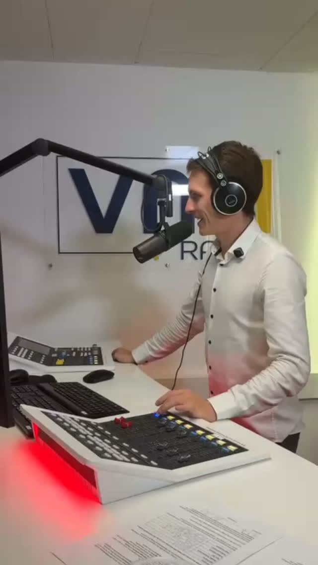 Bis 20 Uhr ist er noch für euch da: Philipp Bammer im VM1 Nachmittag! 👋🏻 Musikwünsche gibt's unter 013 666 77777 📞

@bammerphilipp