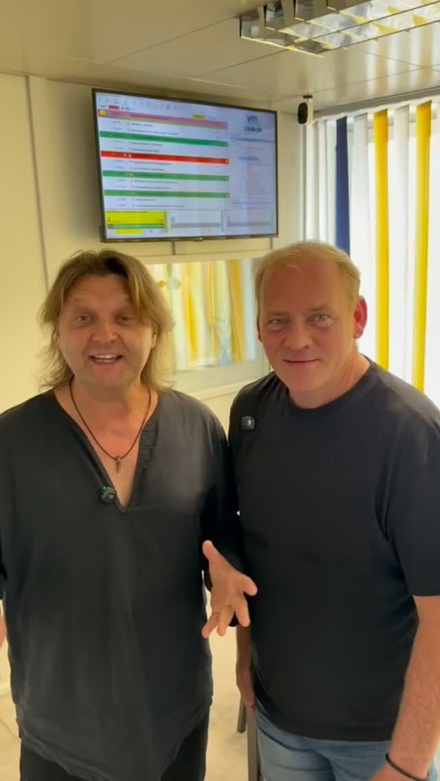Mit einer Legende der steirischen Musikszene eröffnen wir den VM1 Nachmittag! 👏🏻 Fritz Kristoferitsch von "Die Edlseer" ist bei uns zu Gast! 😃 Gleich geht es um seinen 50. Geburtstag, sein Geburtstagsfest und eine tolle Charity Veranstaltung! Hört rein! 🎤

@die_edlseer_official @fritzkristoferitsch @wolfgang.c.gmoser