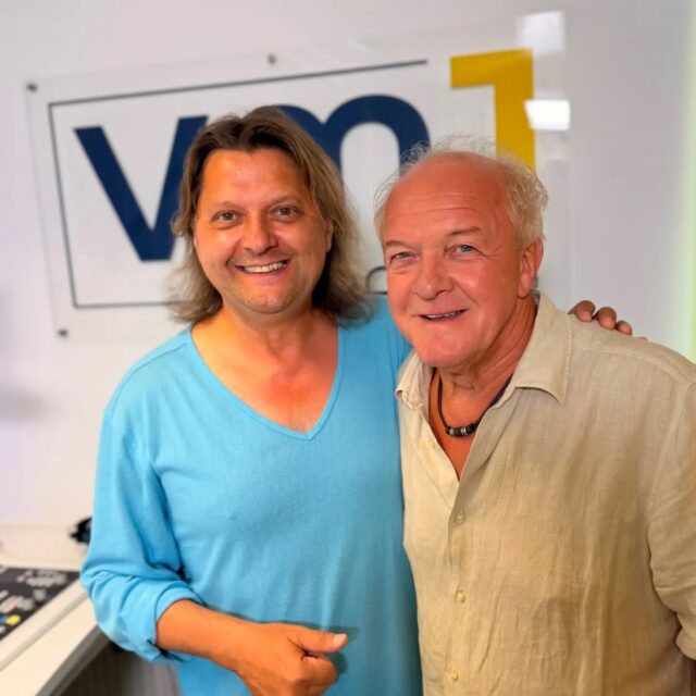 Helmut Hussler ist bei uns im VM1 Studio zu Gast! 👏🏻 Gemeinsam mit Wolfgang Gmoser plaudert er über seine Leidenschaft zur Musik und über die bevorstehenden Veranstaltungen wie zum Beispiel einen Schlager-Gottesdienst! Seid gespannt! 😀

@helmut_hussler
