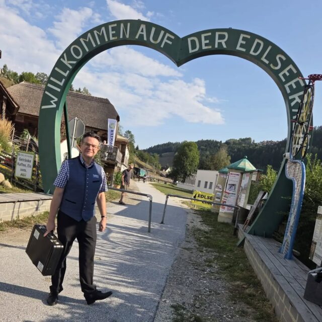 Unser lieber Karli Lenz steht schon in den Startlöchern! 👏🏻 Um 11 Uhr beginnt der VM1 Frühschoppen bei der Edlseer-Alm in Birkfeld! 🎶🎤

@die_edlseer_official @karli.lenz @diejogllaender @poesievonlisa @franzlgruber_tanzlmusi