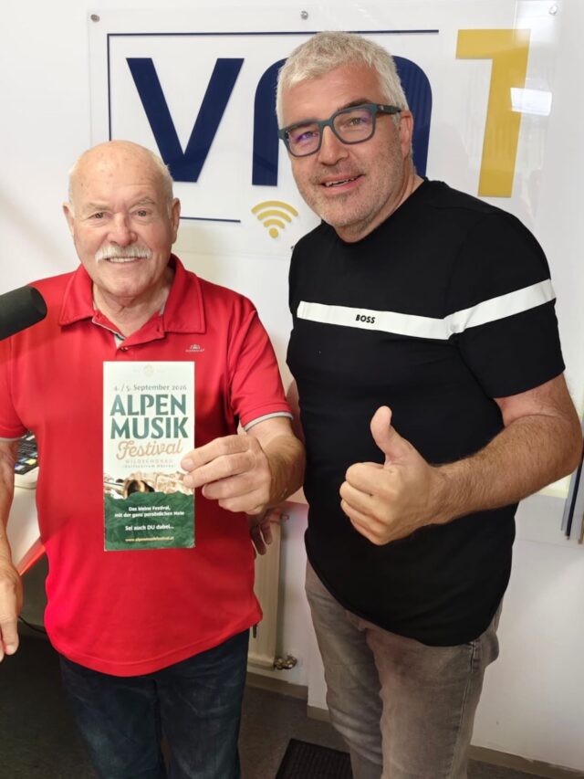 Walter Stadler, der Organisator vom Alpen Musik Festival in der Wildschönau ist heute ab 11 Uhr zu Gast bei Ingo Rotter im VM1 Frühschoppen. 👏🏻 Wir freuen und ganz besonders über diesen Besuch, denn auch heuer dürfen wir von Radio VM1 wieder als Medienpartner beim Festival mit dabei sein und euch mitnehmen in die Welt der Alpen- und Blasmusik! 🎶 Um 11 Uhr geht’s los, seid dabei! 👍🏻