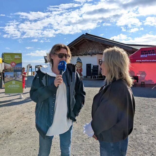 Unser Wolfgang Gmoser war vergangenen Samstag auf der Muttereralm oberhalb von Innsbruck beim Family Day zu Gunsten der Krebshilfe Tirol. 👏🏻

➡️ Heute ab 16 Uhr gibt's den Nachnericht im VM1 Nachmittag mit interessanten Beiträgen von LA Beate Scheiber, Dr. Claudia Lannetti vom Brustkrebszentrum, Dr. Daria Daniaux von der österreichischen Krebshilfe und den Gastgebern Muttereralm Geschäftsführer Petr Nikl und Bürgermeister Hansjörg Peer.

@innsbruck_muttereralm @krebshilfe_tirol @wolfgang.c.gmoser @beatescheiber