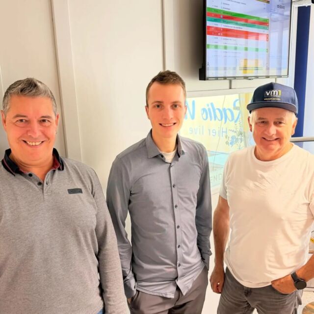 Jetzt live für euch im VM1 Nachmittag ON AIR: Alpen-Party mit ihrer neuen Single "Die Hände gehen hoch" 😀

@georgrenz @bammerphilipp