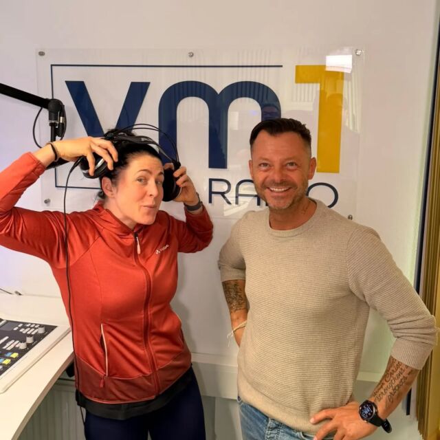 Jürgen von ZWIRN ist jetzt für euch bei Kathi Hager im VM1 Studio zu Gast! 👋🏻 Seid dabei und hört, was es Neues zu erzählen gibt 🎶🎤

@zwirn.band @jurgen_zwirn.band