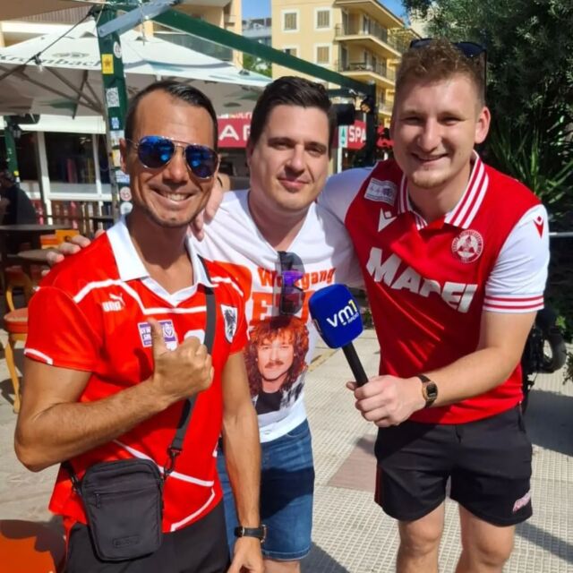 Heute von 14 bis 15 Uhr gibt es eine besondere Ausgabe von "Aus erster Hand“ mit Marc Pircher und Daniel Düsenflitz Müller zum Saisonabschluss aus Mallorca! 🎶🎶

➡️ Ab 15 bis 18 Uhr sendet Philipp Bammer live aus dem Tiroler Oberland mit VM1 unterwegs.

➡️ Von 18 bis 20 Uhr sendet Lilly Staudigl live aus der ARTfair in Innsbruck!