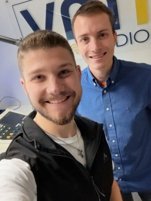 Simon von Bergsound Zillertal ist jetzt im VM1 Studio zu Gast. 👏🏻 Und "Heute läuft alles wie geschmiert" - denn so heißt das neue Album, welches morgen offiziell veröffentlicht wird. 🎶

@bergsound_zillertal @bammerphilipp